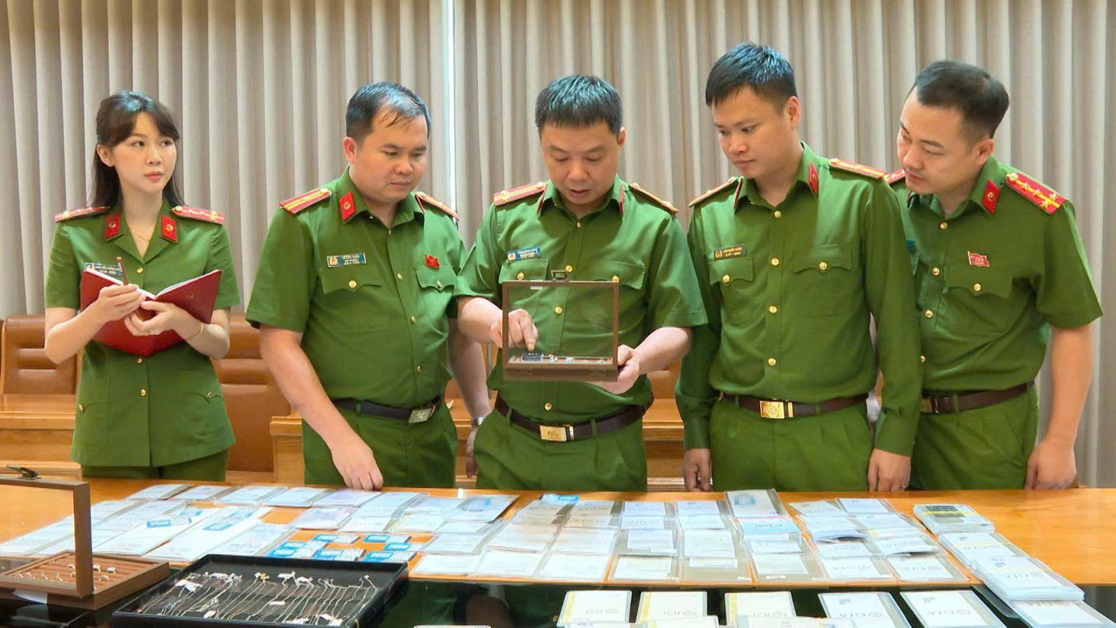 Thủ tướng biểu dương chiến công phá đường dây buôn lậu 33.400 viên kim cương