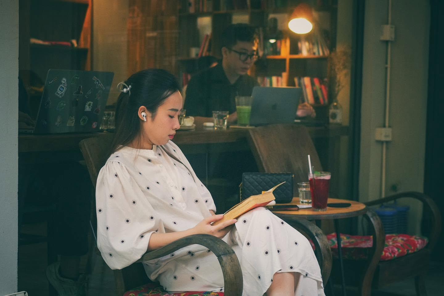 Những quán cà phê "trốn đông" cho người mê sách dịp 2/9 Những quán cà phê "trốn đông" cho người mê sách dịp 2/9