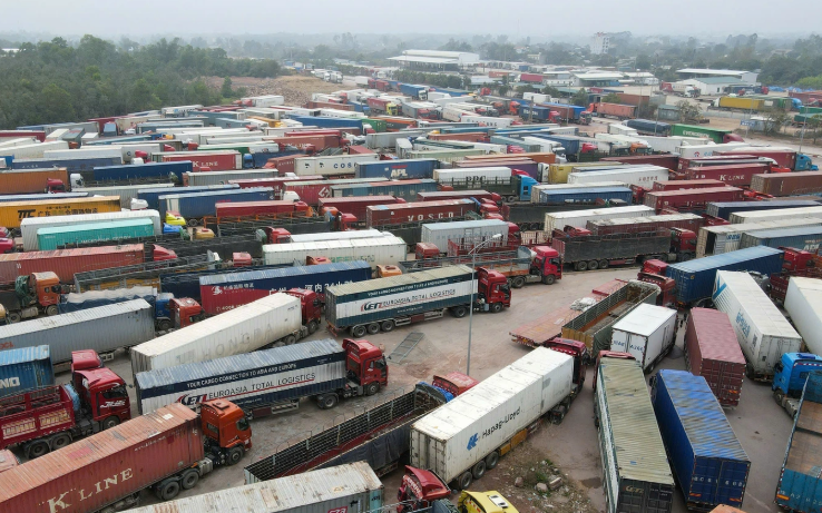 Ùn ứ hơn 1.300 phương tiện chở nông sản tại cửa khẩu do vướng kiểm tra an toàn thực phẩm Ùn ứ hơn 1.300 phương tiện chở nông sản tại cửa khẩu do vướng kiểm tra an toàn thực phẩm