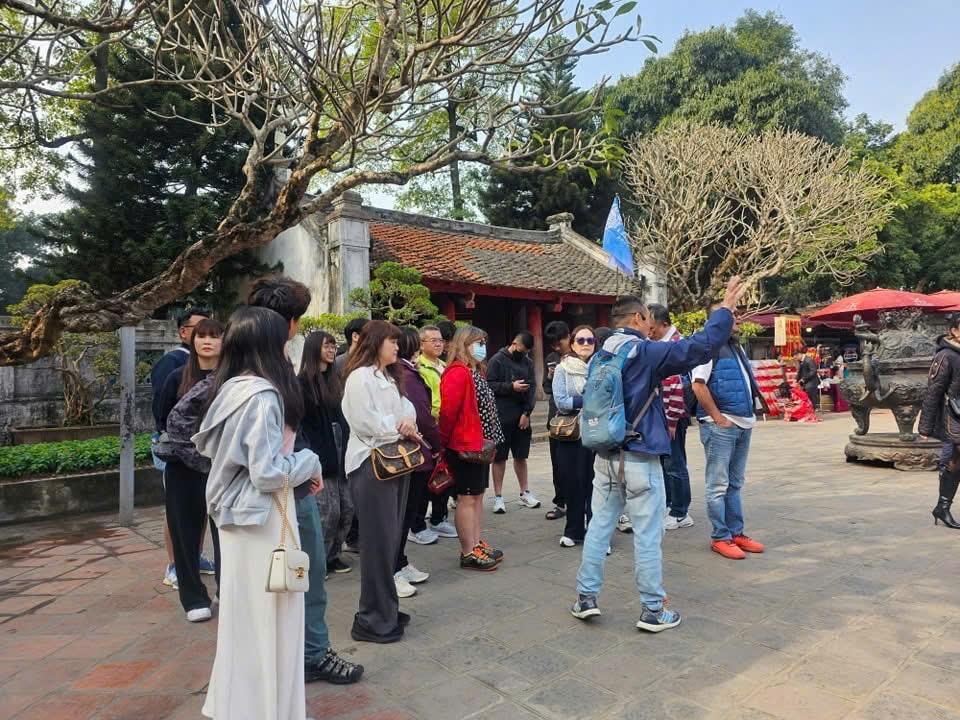 Du lịch Tết Bính Ngọ 2026 sôi động, mở ra kỳ vọng tăng trưởng mới Du lịch Tết Bính Ngọ 2026 sôi động, mở ra kỳ vọng tăng trưởng mới