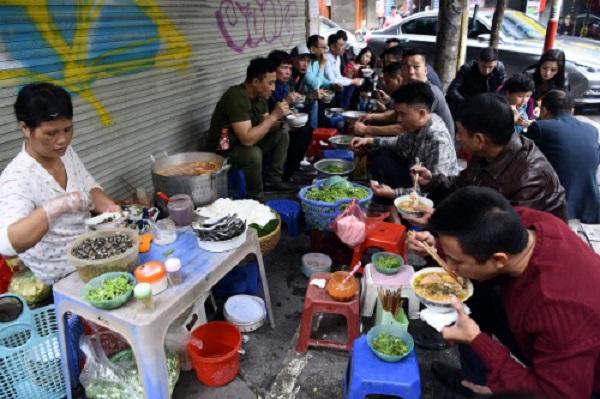 Bộ Y tế kiểm tra đột xuất bếp ăn tập thể tại Hà Nội và Ninh Bình sau vụ 300 tấn thịt lợn bệnh