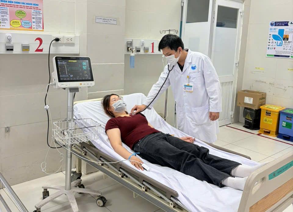 TP.HCM: 11 công nhân nhập viện khẩn cấp sau bữa trưa nghi ngộ độc