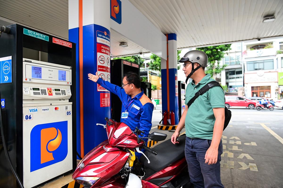 Giá bán lẻ xăng dầu đồng loạt giảm, dầu diesel hạ hơn 3.100 đồng