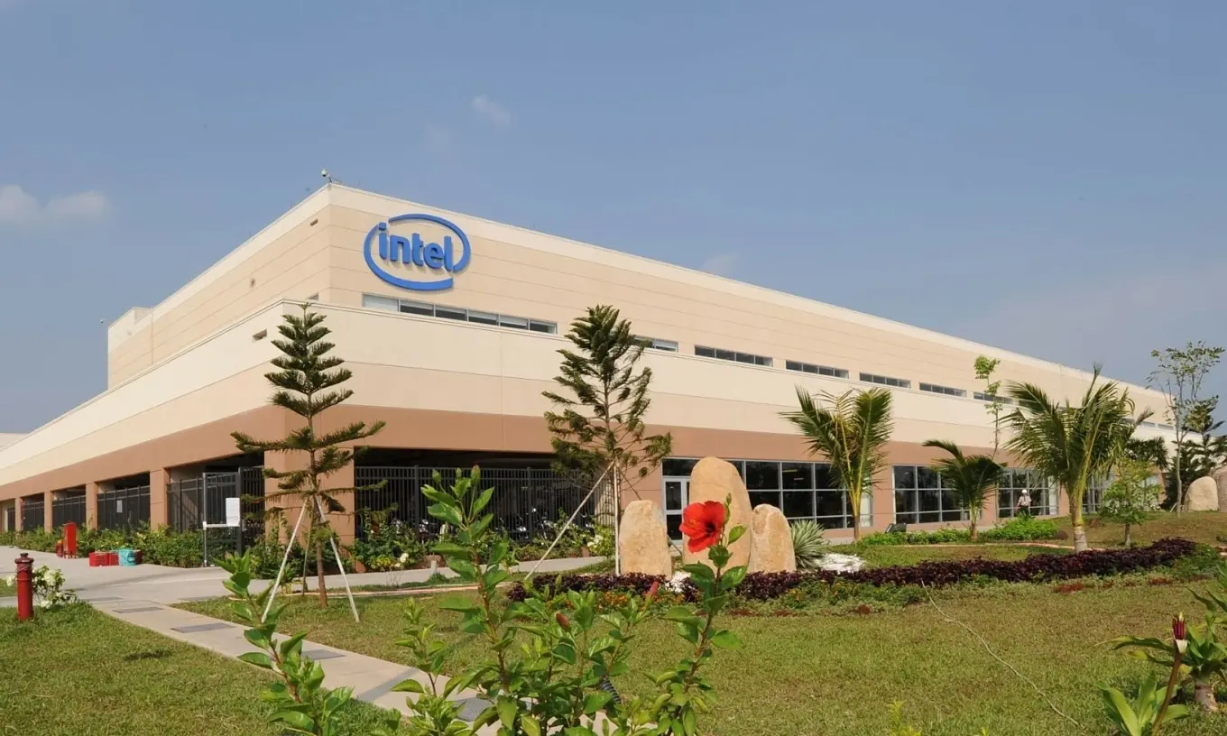 Intel dời dây chuyền sản xuất về Việt Nam và bàn giao thiết bị đào tạo vi mạch