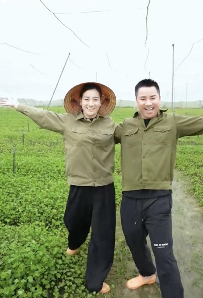 Tiêu hủy gần 76.000 hộp bột rau vi phạm: Kịch bản trên sóng Live và màn bẻ lái ‘thoát xác’ ngoạn mục của người nổi tiếng