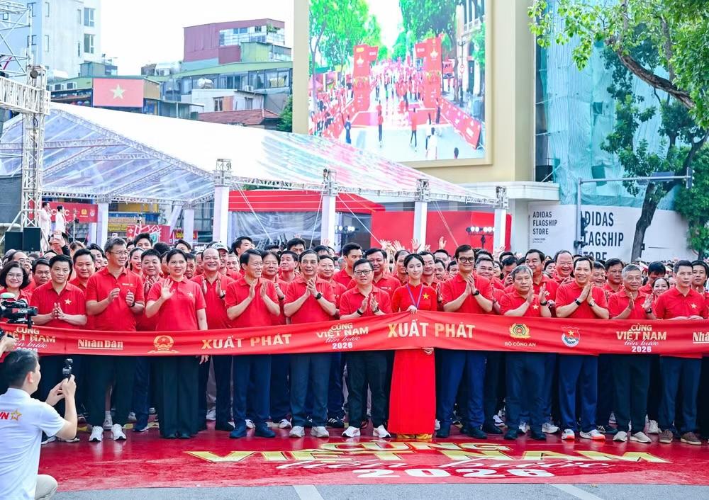 “Cùng Việt Nam tiến bước” 2026 xác lập Kỷ lục Guinness với hơn 10 tỷ bước xanh “Cùng Việt Nam tiến bước” 2026 xác lập Kỷ lục Guinness với hơn 10 tỷ bước xanh