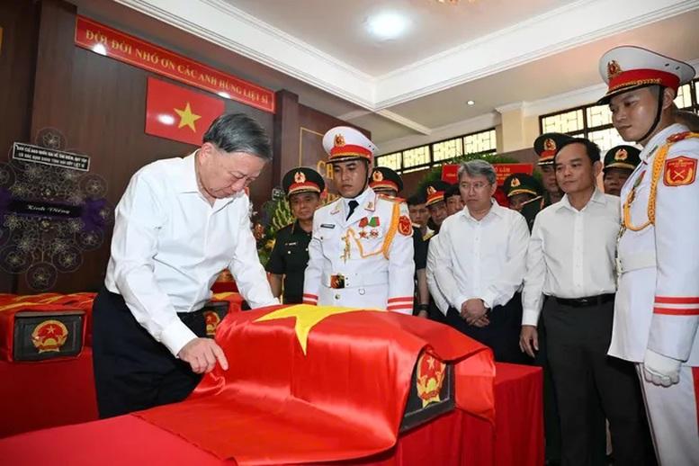 Chiến dịch 500 ngày đêm: Cuộc hành quân trong thời bình tìm kiếm, xác định danh tính liệt sĩ Chiến dịch 500 ngày đêm: Cuộc hành quân trong thời bình tìm kiếm, xác định danh tính liệt sĩ