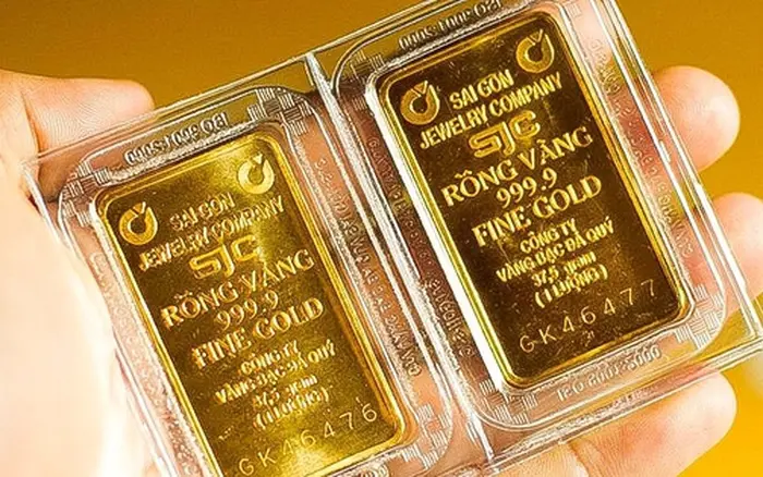 Giá vàng hôm nay 24/12: Thế giới vượt 4.500 USD, SJC sát 160 triệu