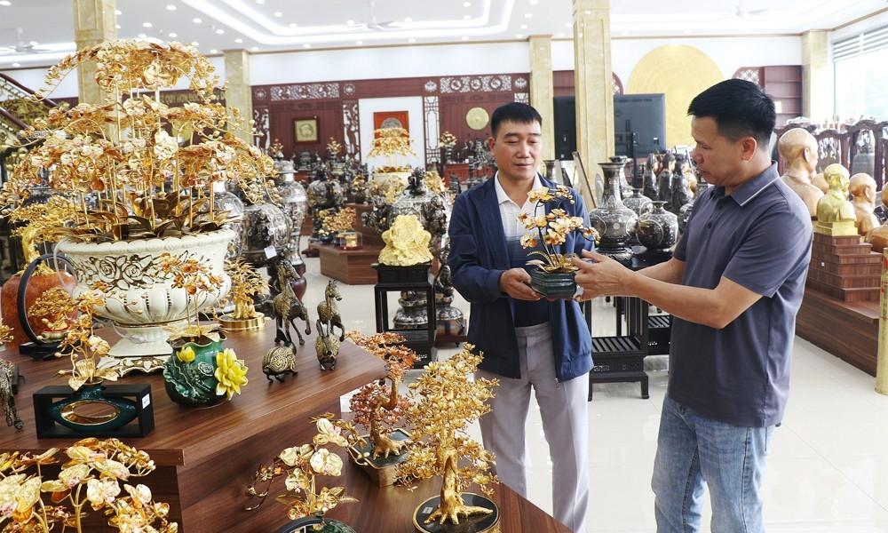 Làng đúc đồng Đại Bái "đỏ lửa" xuyên đêm, tất bật chạy đua cùng đơn hàng Tết