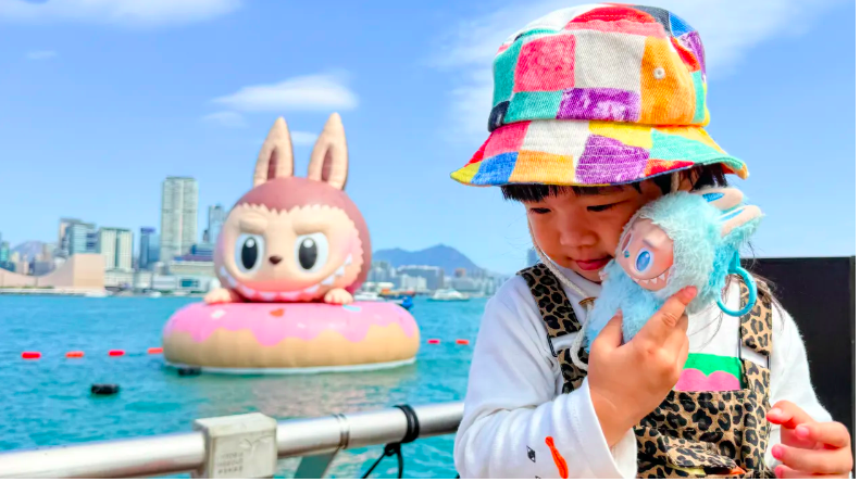 Từ tiết kiệm sang hưởng thụ: Đất nước tỷ dân đổi cách tiêu tiền