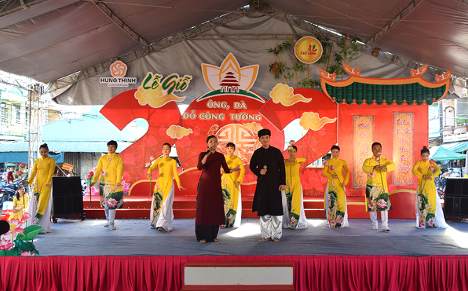 Biểu diễn nghệ thuật tại Lễ giỗ ông, bà Đỗ Công Tường lần thứ 202. Biểu diễn nghệ thuật tại Lễ giỗ ông, bà Đỗ Công Tường lần thứ 202.