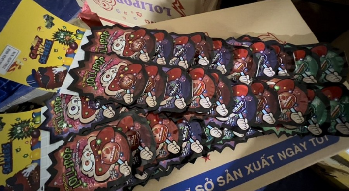 Sản phẩm kẹo Lollipop không hóa đơn chứng từ được bán ngang nhiên tại cơ sở kinh doanh Sản phẩm kẹo Lollipop không hóa đơn chứng từ được bán ngang nhiên tại cơ sở kinh doanh