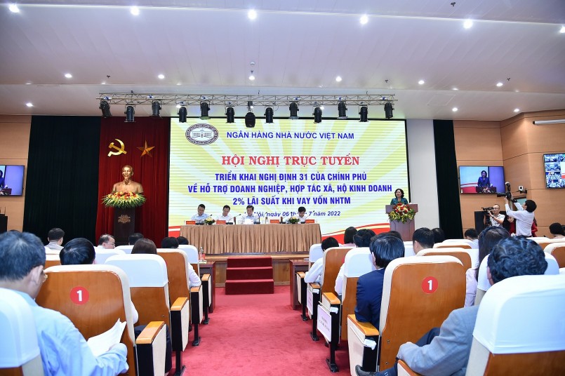 Hội nghị trực tuyến triển khai Nghị định số 31/NĐ-CP của Chính phủ về hỗ trợ doanh nghiệp, hợp tác xã, hộ kinh doanh 2% lãi suất khi vay vốn tại các ngân hàng thương mại. Ảnh VGP Hội nghị trực tuyến triển khai Nghị định số 31/NĐ-CP của Chính phủ về hỗ trợ doanh nghiệp, hợp tác xã, hộ kinh doanh 2% lãi suất khi vay vốn tại các ngân hàng thương mại. Ảnh VGP