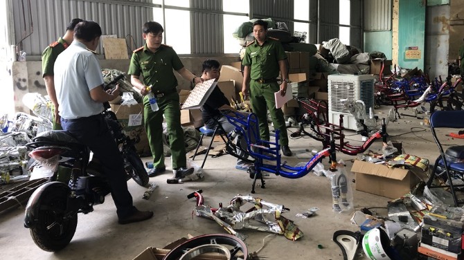 Bình Dương: Phát hiện xưởng sản xuất xe đạp điện giả