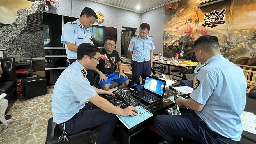 Thái Nguyên: Đồng loạt kiểm tra các điểm kinh doanh thuốc lá thế hệ mới