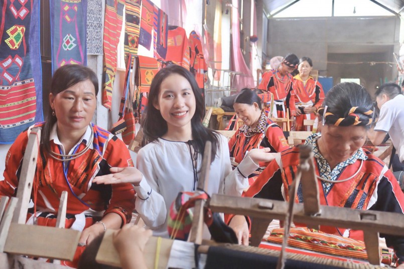 Bảo tồn giá trị văn hóa làng nghề gắn với phát triển kinh tế du lịch