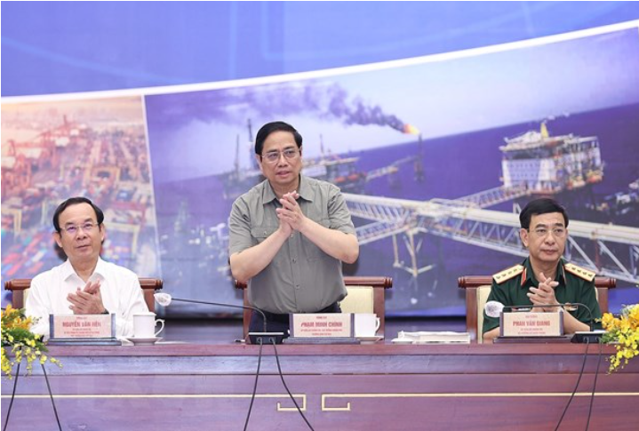 Ủy viên Bộ Chính trị, Thủ tướng Chính phủ Phạm Minh Chính chủ trì Hội nghị tổng kết 15 năm thực hiện Nghị quyết số 53-NQ/TW ngày 29/8/2005 của Bộ Chính trị về phát triển kinh tế-xã hội và bảo đảm quốc phòng, an ninh Vùng Đông Nam Bộ và Vùng Kinh tế trọng điểm phía Nam đến năm 2010, định hướng đến năm 2020 và Kết luận số 27-KL/TW ngày 2/8/2012 của Bộ Chính trị về tiếp tục thực hiện Nghị quyết số 53-NQ/TW.