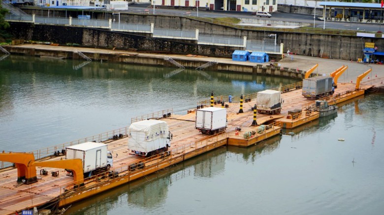 Vải thiều tươi lần đầu tiên được xuất khẩu qua cửa khẩu tại Móng Cái