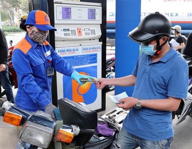 Phó Thủ tướng Chính phủ chỉ đạo triển khai Nghị quyết về mức thuế bảo vệ môi trường đối với xăng, dầu, mỡ nhờn.