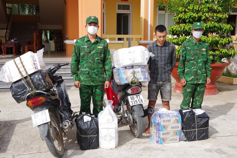 Đối tượng Lê Quốc Dương bị bắt giữ cùng toàn bộ tang vật vi phạm.