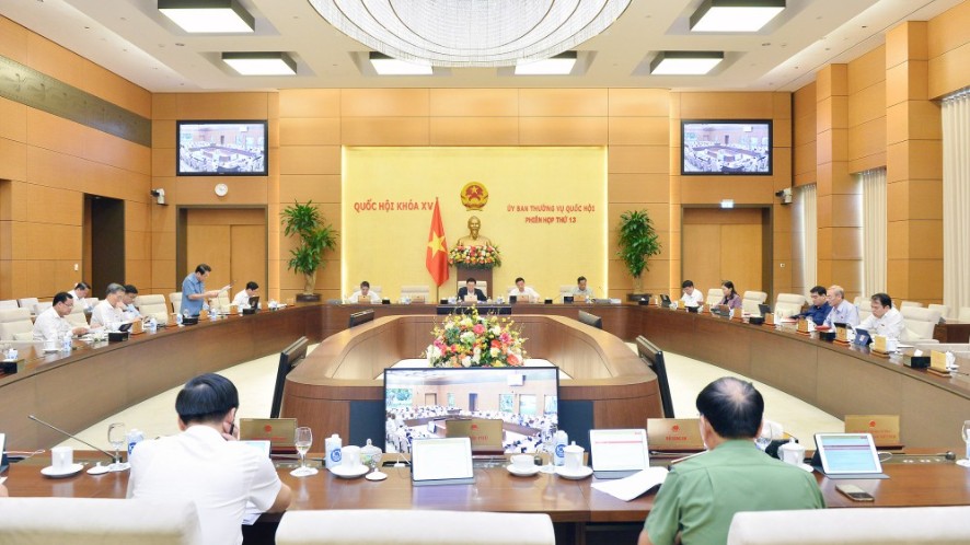 Đề nghị Chính phủ tiếp tục có giải pháp bình ổn giá xăng dầu, kiềm chế lạm phát