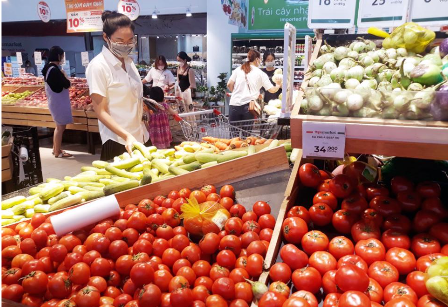 Người tiêu dùng mua hàng bình ổn giá tại siêu thị Người tiêu dùng mua hàng bình ổn giá tại siêu thị