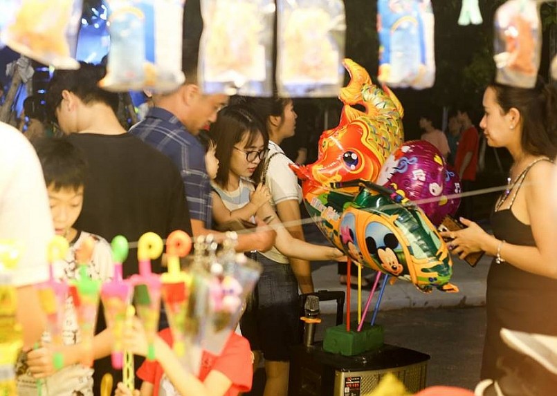 Danko Square quy tụ nhiều gian hàng đa dạng, nhiều màu sắc