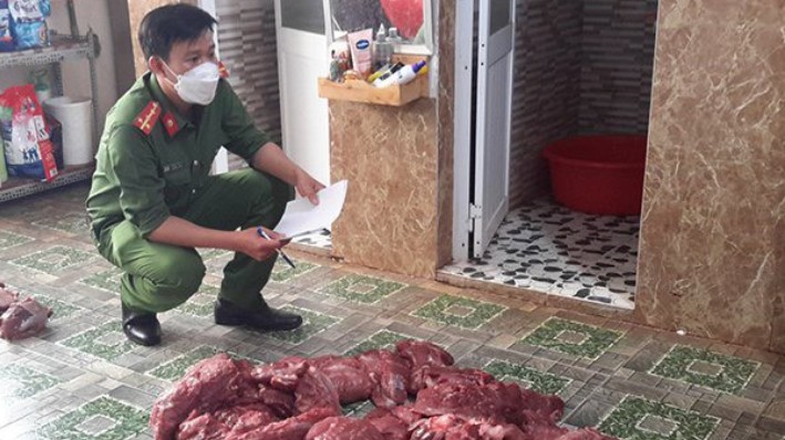 Đắk Nông: Truy tố đối tượng làm giả thịt heo nái thành nai gác bếp