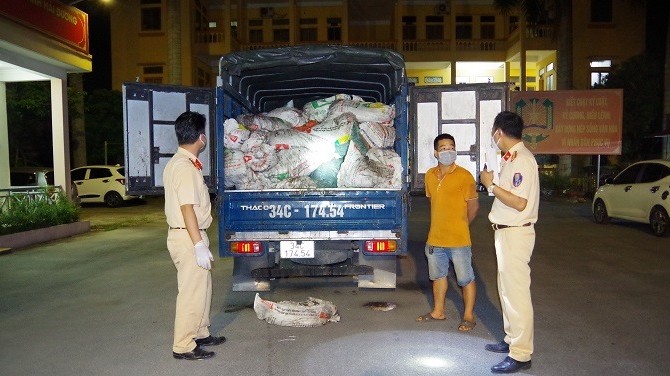 Hải Dương: Tạm giữ hơn 04 tấn chân gà không rõ nguồn gốc