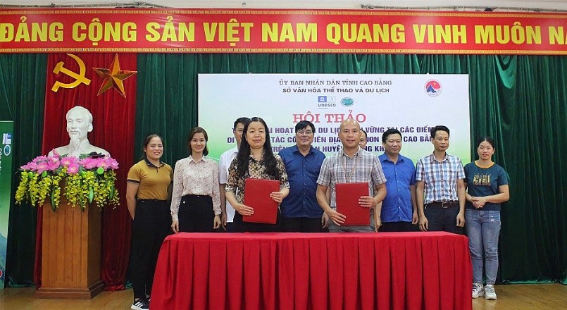 Lãnh đạo Sở Văn hóa, Thể thao và Du lịch, UBND huyện Trùng Khánh ký kết kế hoạch phối hợp triển khai hoạt động du lịch trên địa bàn Lãnh đạo Sở Văn hóa, Thể thao và Du lịch, UBND huyện Trùng Khánh ký kết kế hoạch phối hợp triển khai hoạt động du lịch trên địa bàn