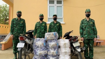 Đồng Tháp: Bắt quả tang 2 đối tượng vận chuyển thuốc lá ngoại nhập lậu