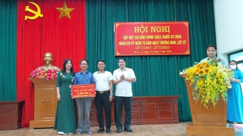 Đảng ủy, UBND phường Phúc La gặp mặt gia đình chính sách, người có công nhân dịp kỷ niệm 75 năm Ngày Thương binh - Liệt sỹ