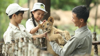 Chuyện ít người biết về những “bảo mẫu” động vật hoang dã tại Vinpearl Safari Phú Quốc
