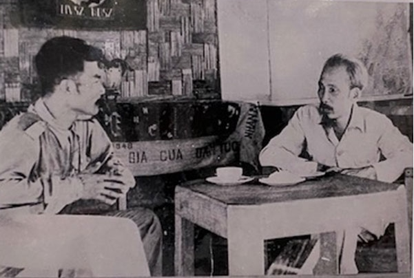 Triển lãm ảnh “Tình hữu nghị Lào - Việt Nam đời đời bền vững”