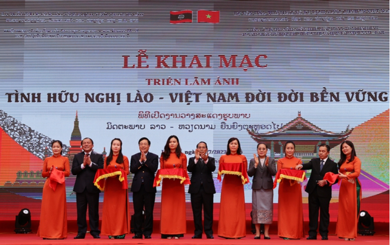 Triển lãm ảnh “Tình hữu nghị Lào - Việt Nam đời đời bền vững”