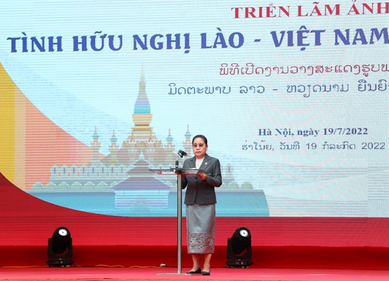 Triển lãm ảnh “Tình hữu nghị Lào - Việt Nam đời đời bền vững”