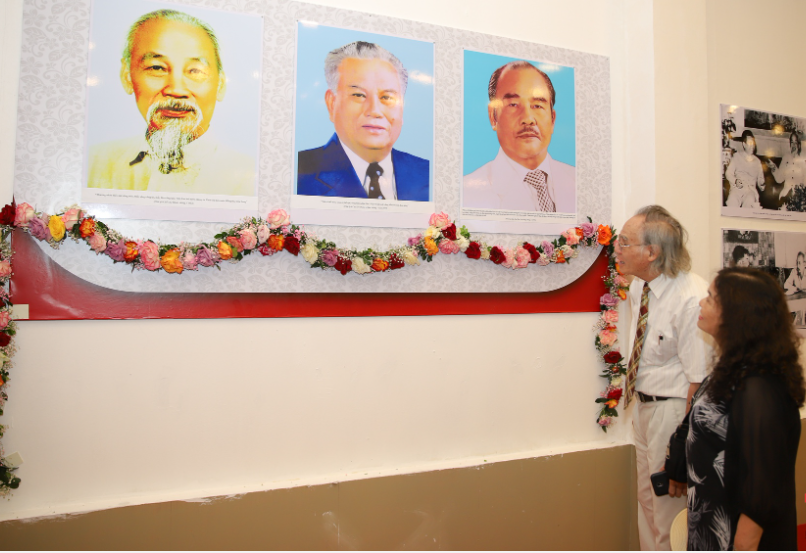 Triển lãm ảnh “Tình hữu nghị Lào - Việt Nam đời đời bền vững”