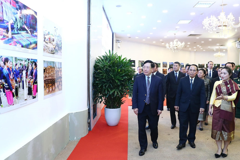 Triển lãm ảnh “Tình hữu nghị Lào - Việt Nam đời đời bền vững”