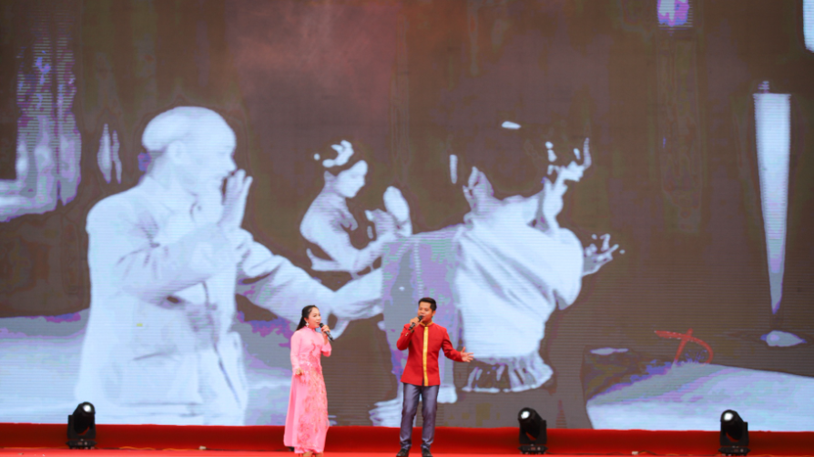 Triển lãm ảnh “Tình hữu nghị Lào - Việt Nam đời đời bền vững”