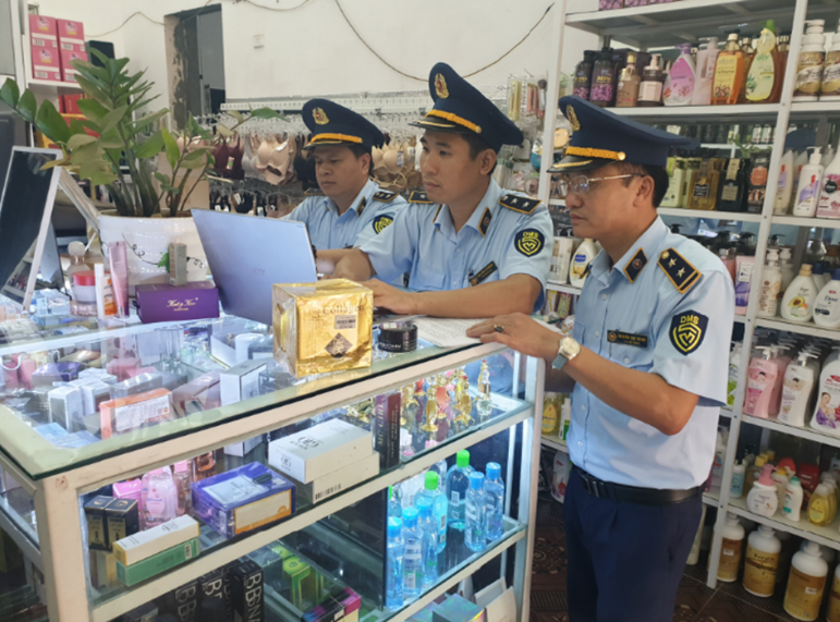 Phú Thọ: Xử phạt cửa hàng mỹ phẩm kinh doanh hàng không rõ nguồn gốc