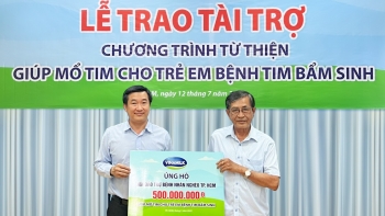 Vinamilk tiếp tục ủng hộ Hội Bảo trợ Bệnh nhân nghèo TP.HCM 500 triệu đồng cho các bệnh nhi nghèo mổ tim năm 2022