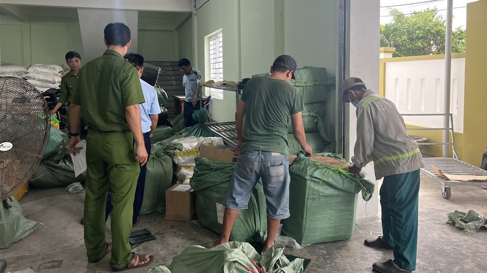 Phú Yên: Tạm giữ trên 7.670 sản phẩm hàng hóa vận chuyển trái phép