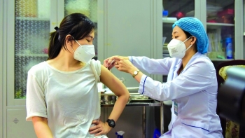 Triển khai nhanh liều tiêm vaccine COVID-19 nhắc lại để đối phó với biến thể BA.4, BA.5