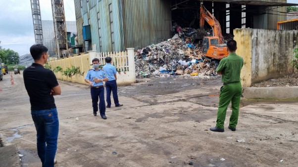 Hà Nội: Tiêu hủy gần 8 tấn mỹ phẩm nhập lậu