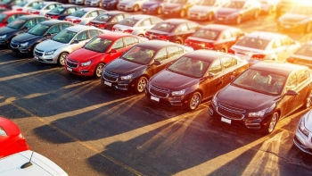 Nhập khẩu ô tô giảm cả lượng và trị giá