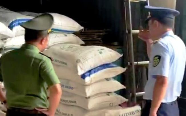 ố lượng đường cát không rõ nguồn gốc được lực lượng chức năng phát hiện tại nhà bà Ngọt.