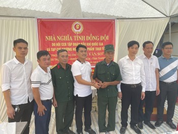 Tạp chí Thương hiệu và Sản phẩm bàn giao nhà “nghĩa tình đồng đội” cho CCB Trần Văn Son