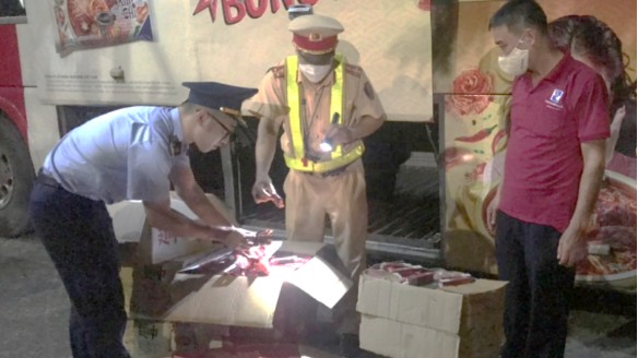 Quảng Ninh: Thu giữ lô hàng thực phẩm không rõ nguồn gốc