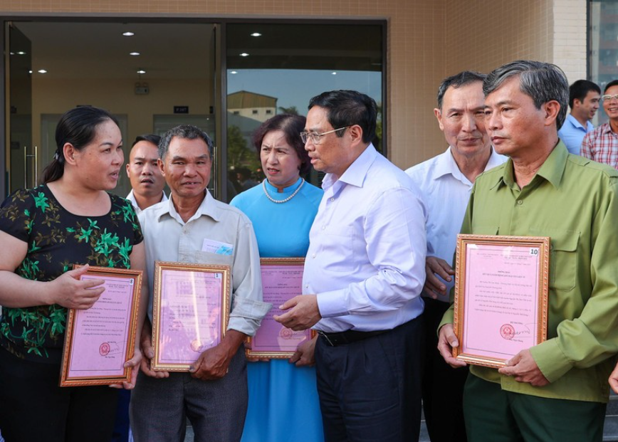 Thủ tướng gửi lời cảm ơn, tri ân đến các tổ chức và cá nhân vì sự tận tâm và trách nhiệm với gia đình của những người đã hy sinh vẻ vang cho Tổ quốc.