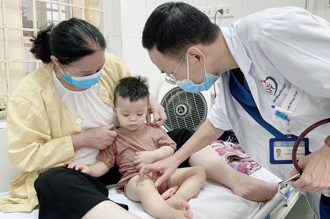 Phó Thủ tướng Vũ Đức Đam yêu cầu Bộ Y tế chỉ đạo, hướng dẫn và kiểm tra các địa phương về giám sát, phát hiện, xử lý ổ dịch, các biện pháp dự phòng và điều trị bệnh sốt xuất huyết 